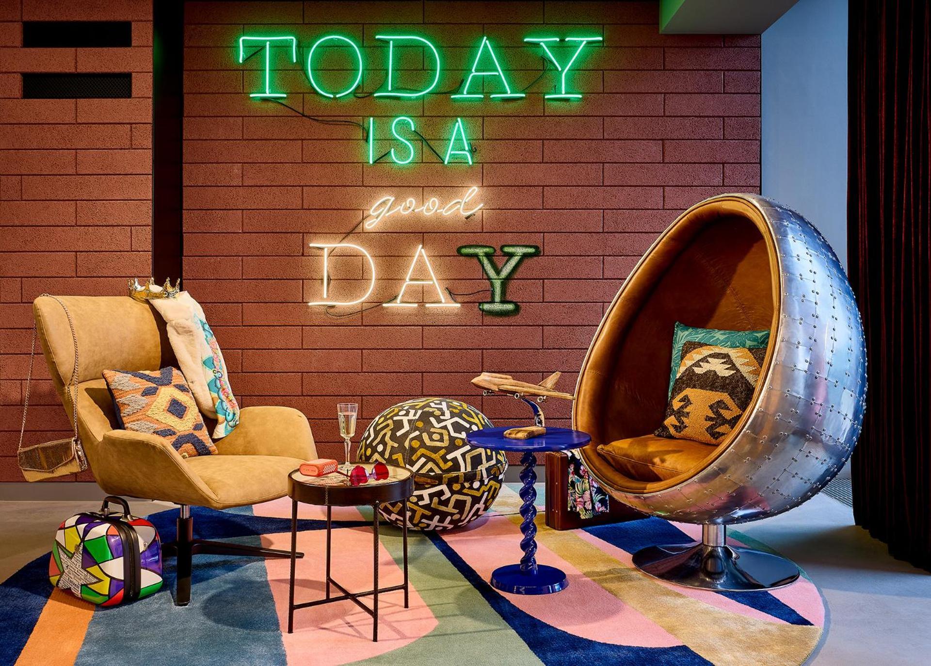 Moxy Luxembourg Airport Hotel Niederanven Екстериор снимка