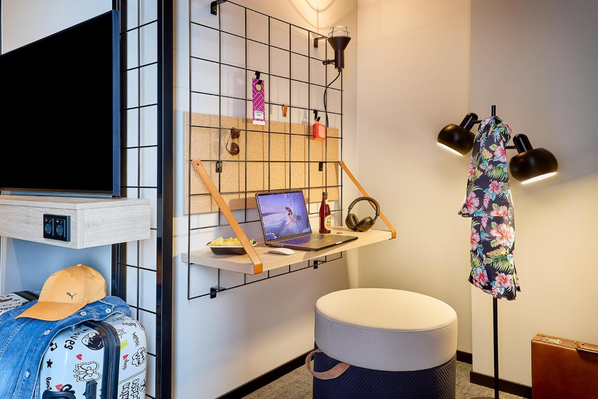 Moxy Luxembourg Airport Hotel Niederanven Екстериор снимка