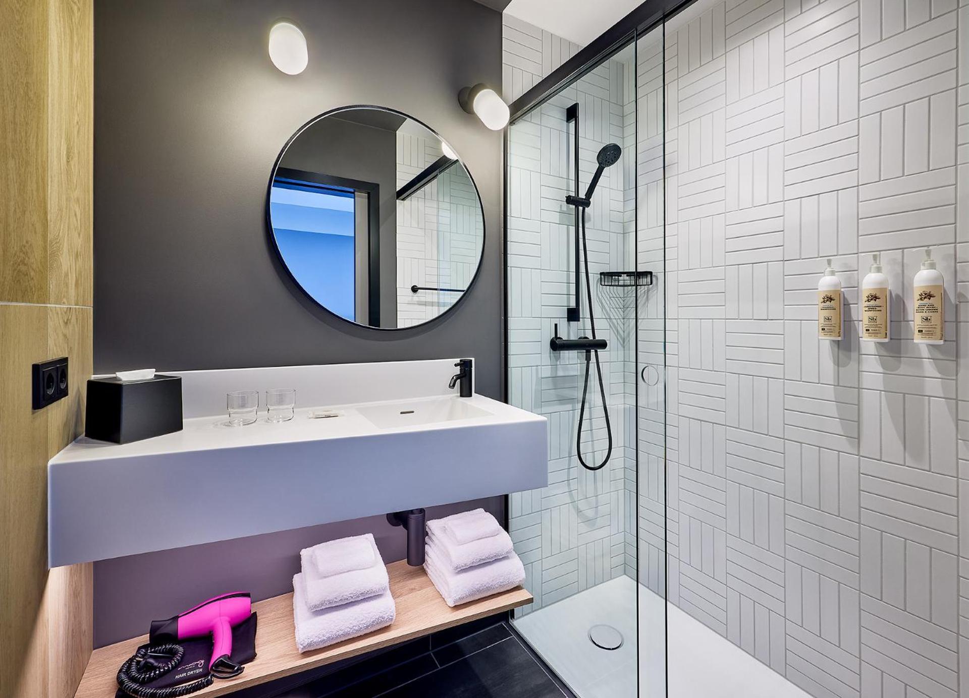 Moxy Luxembourg Airport Hotel Niederanven Екстериор снимка
