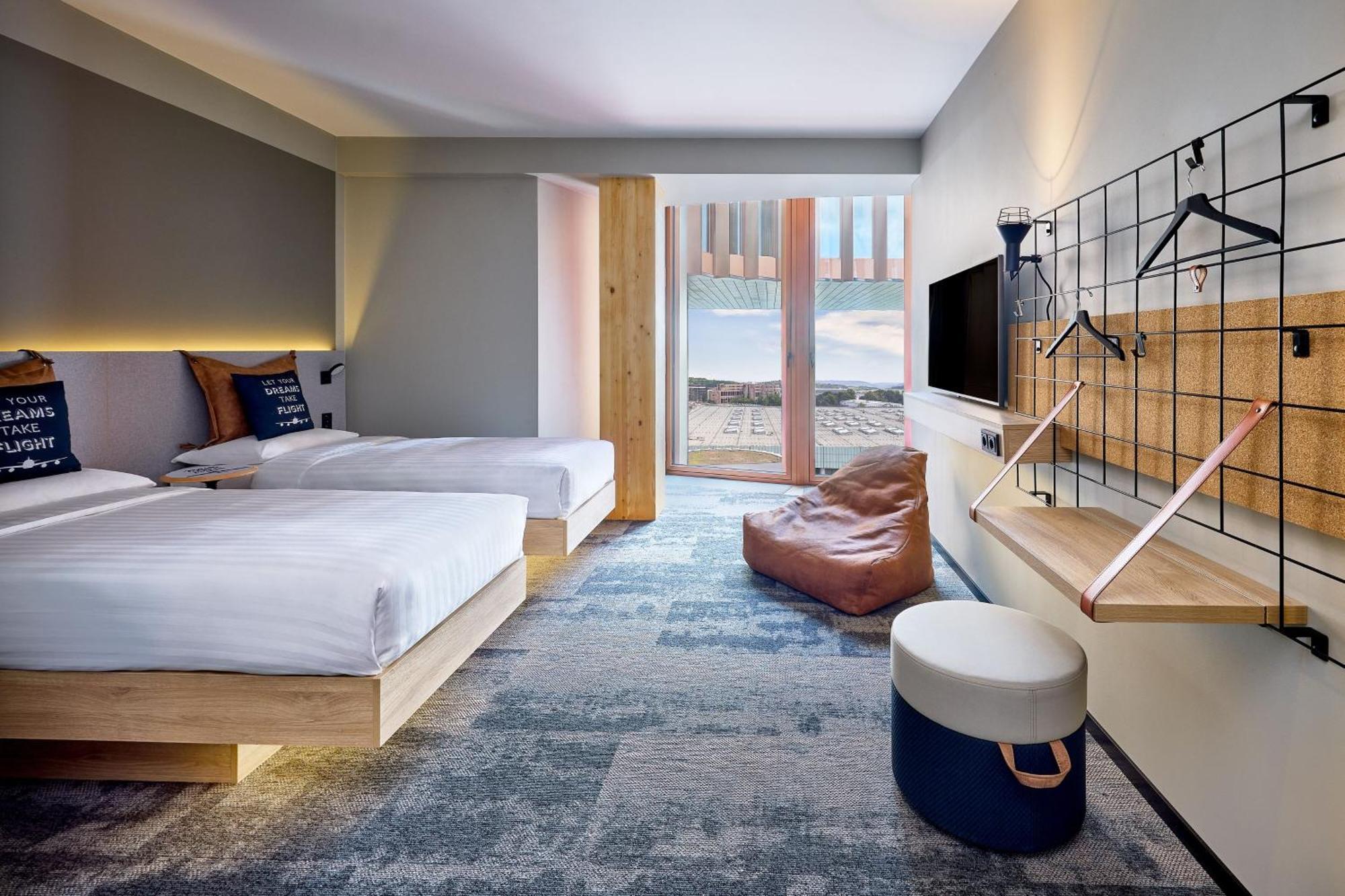 Moxy Luxembourg Airport Hotel Niederanven Екстериор снимка