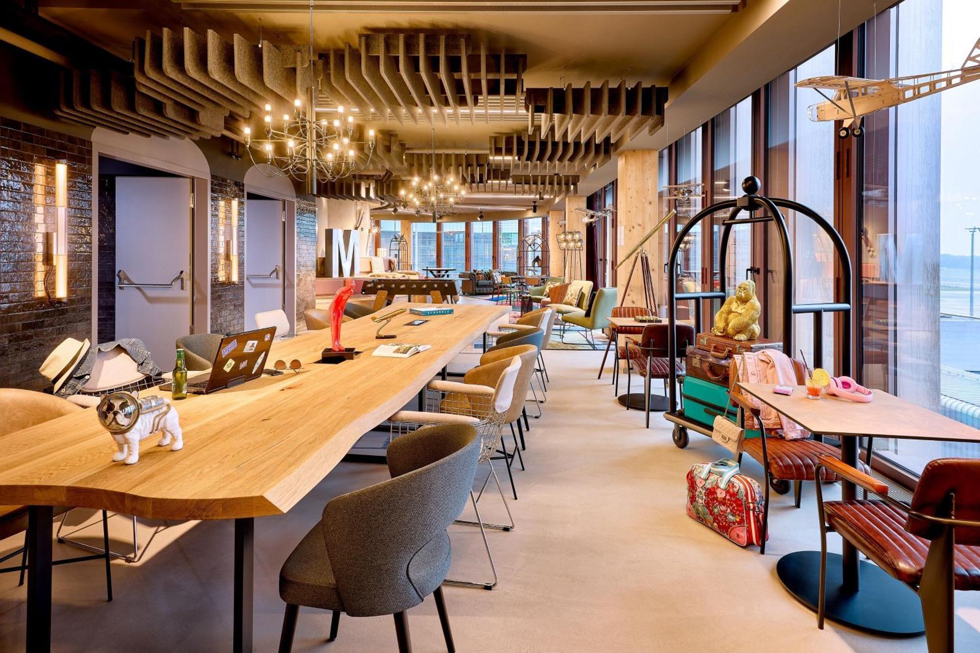 Moxy Luxembourg Airport Hotel Niederanven Екстериор снимка
