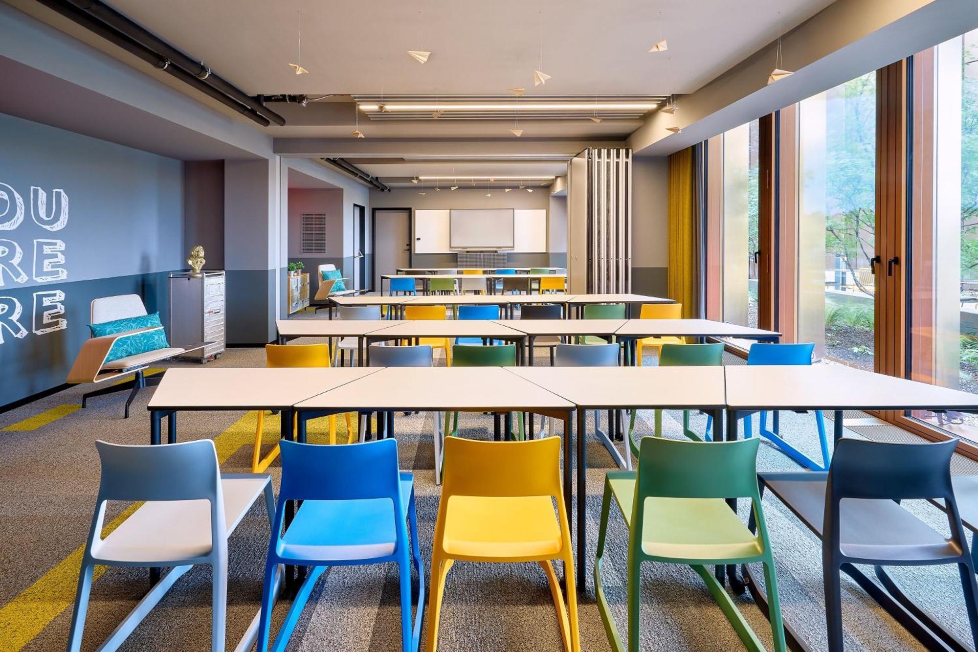 Moxy Luxembourg Airport Hotel Niederanven Екстериор снимка