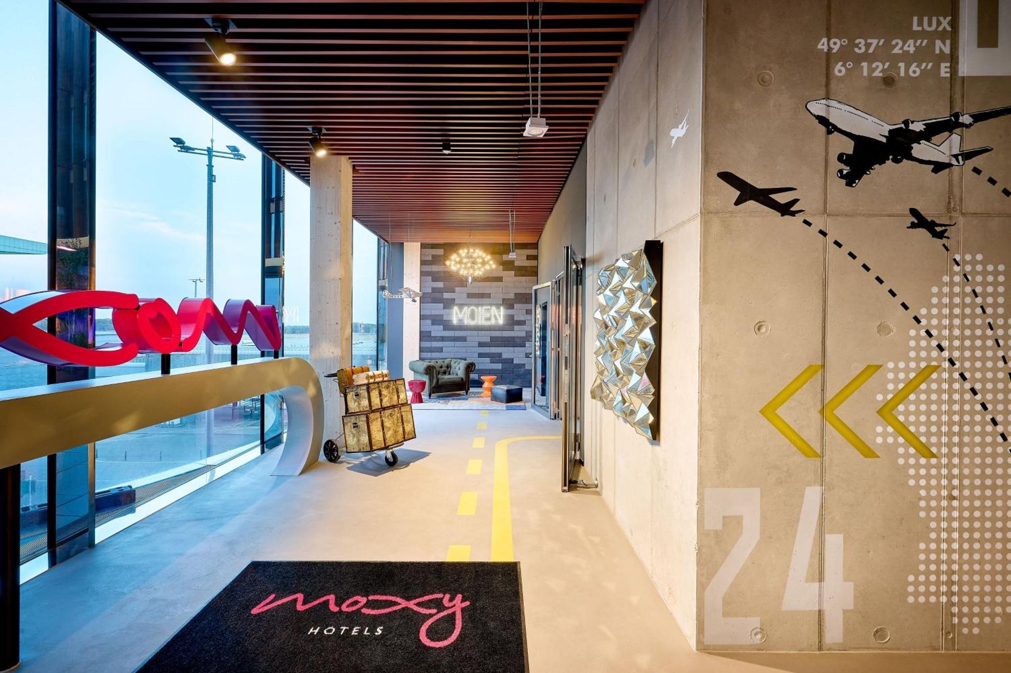 Moxy Luxembourg Airport Hotel Niederanven Екстериор снимка