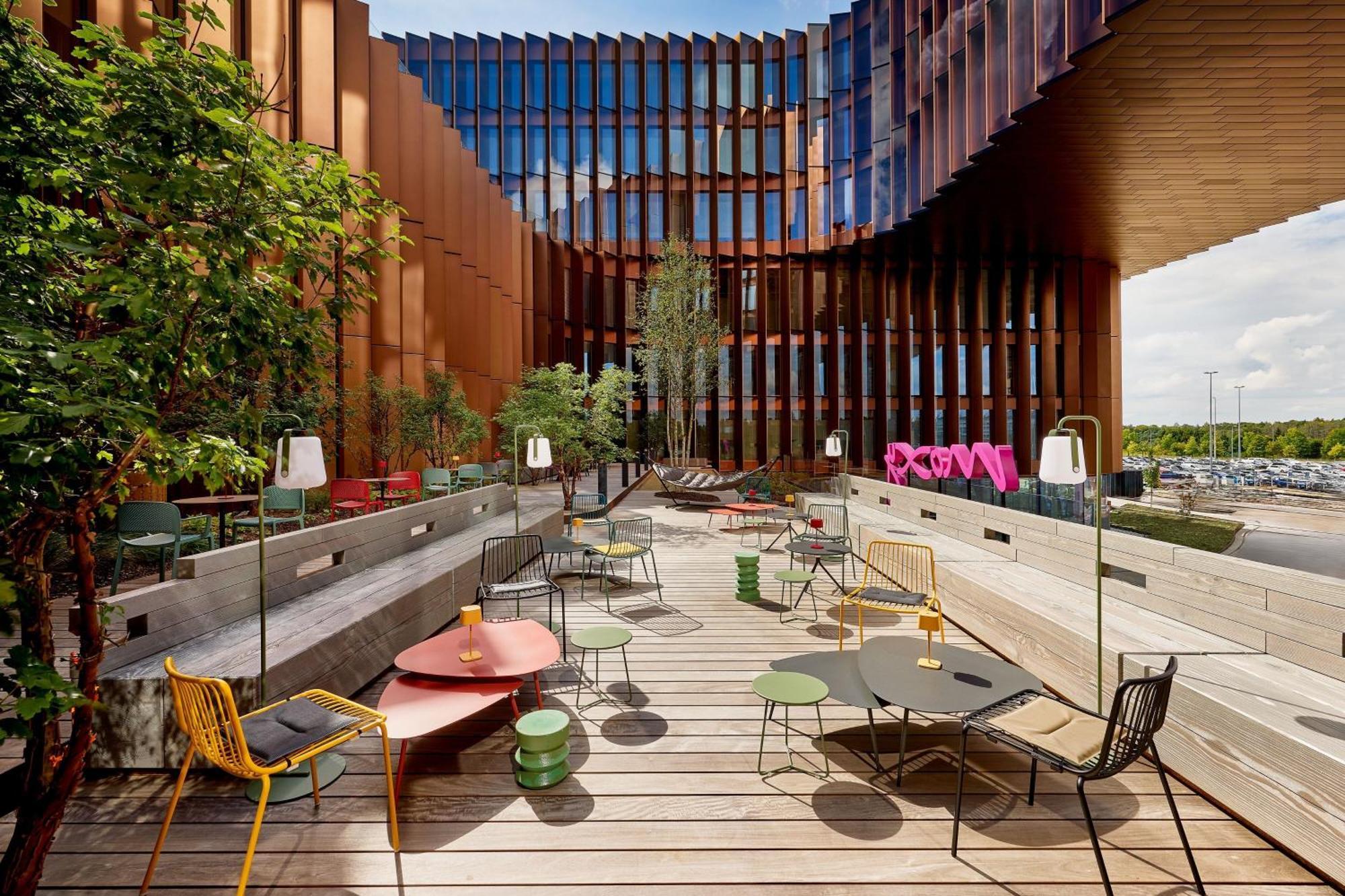 Moxy Luxembourg Airport Hotel Niederanven Екстериор снимка