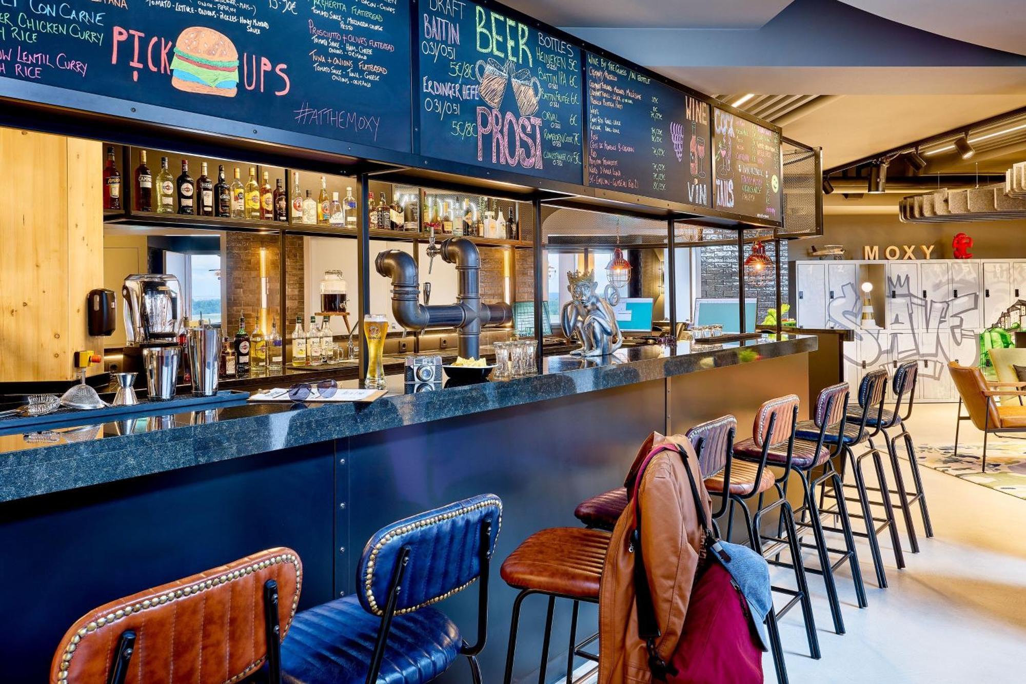 Moxy Luxembourg Airport Hotel Niederanven Екстериор снимка