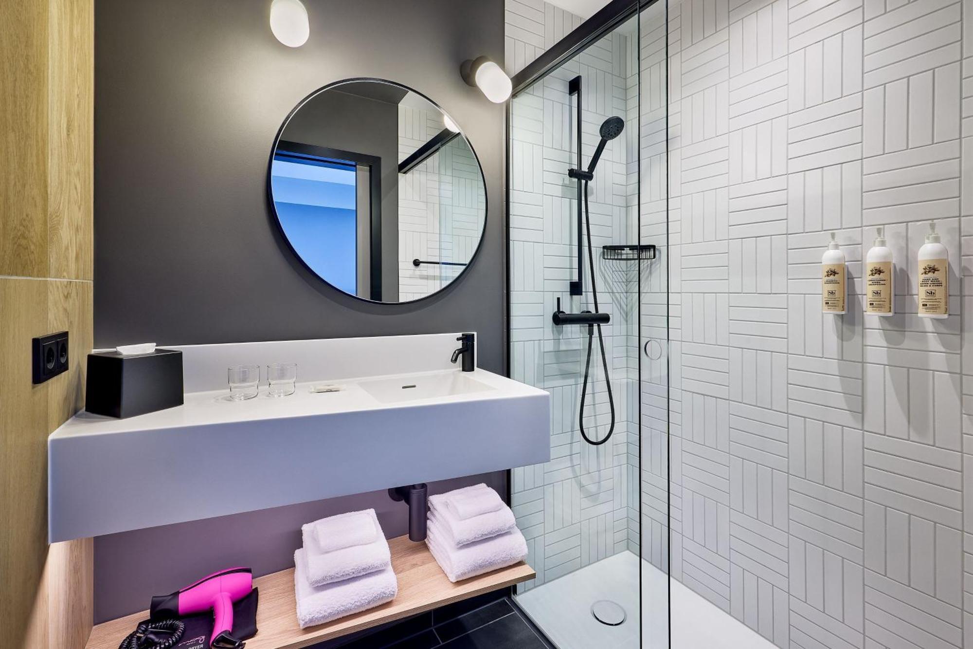 Moxy Luxembourg Airport Hotel Niederanven Екстериор снимка